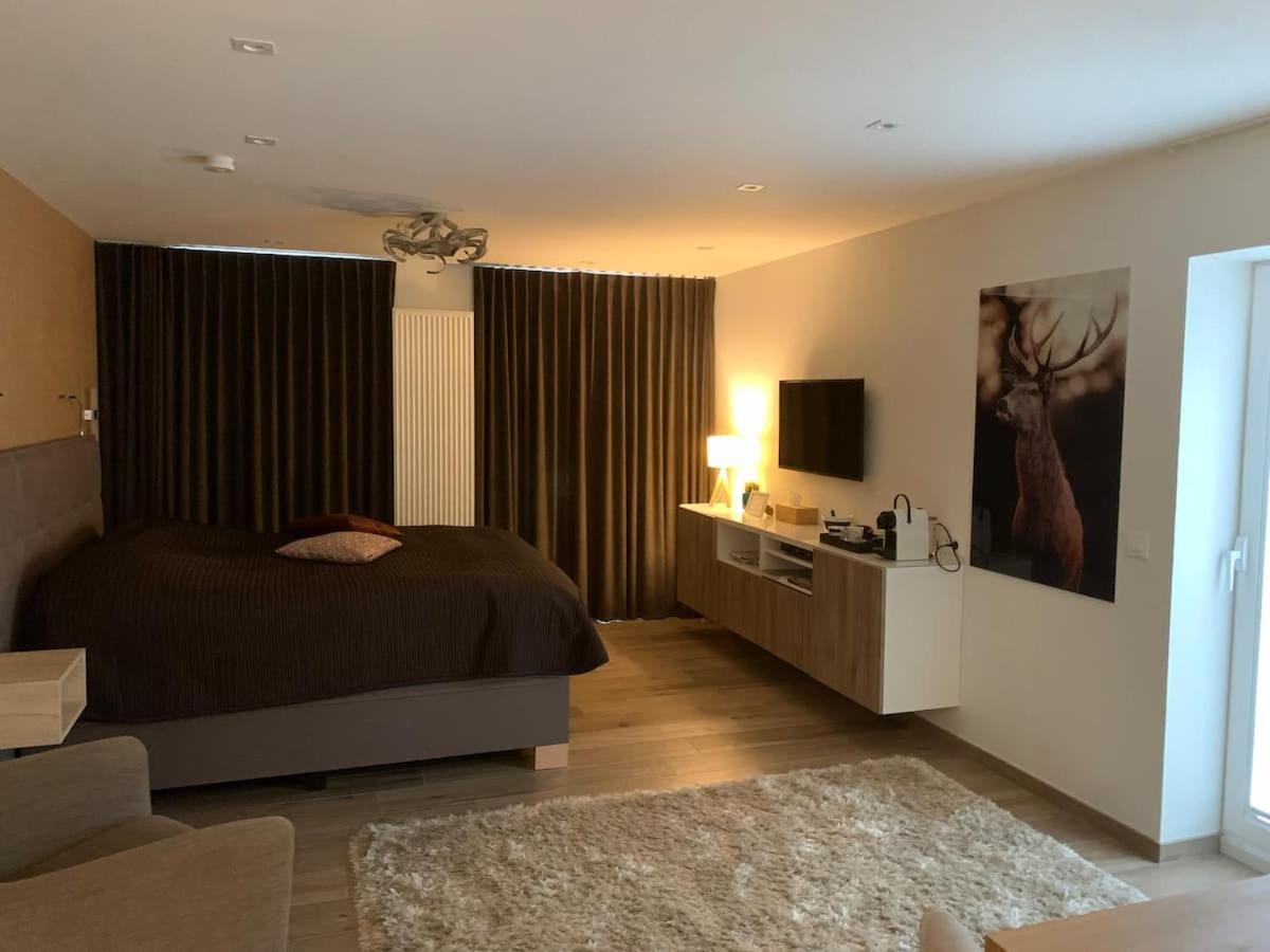 Q Studio Herzele Luaran gambar